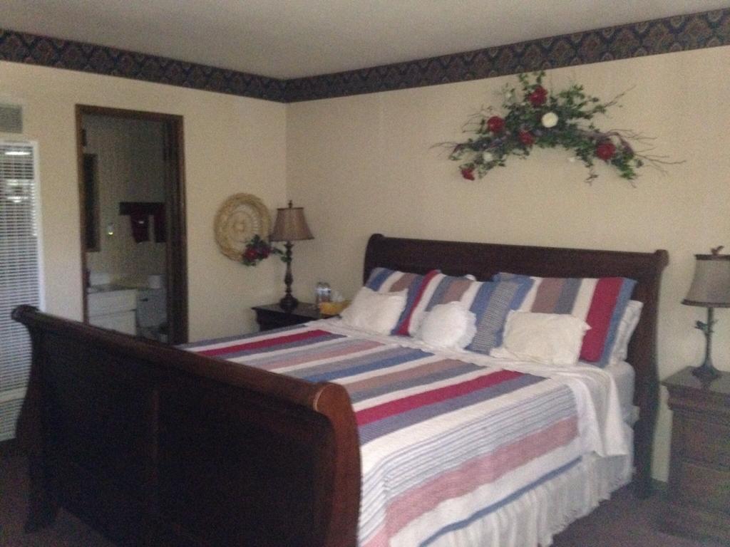 بيغ بير لاكي، سان بيرناردينو، كاليفورنيا Switzerland Haus Bed And Breakfast Inn الغرفة الصورة