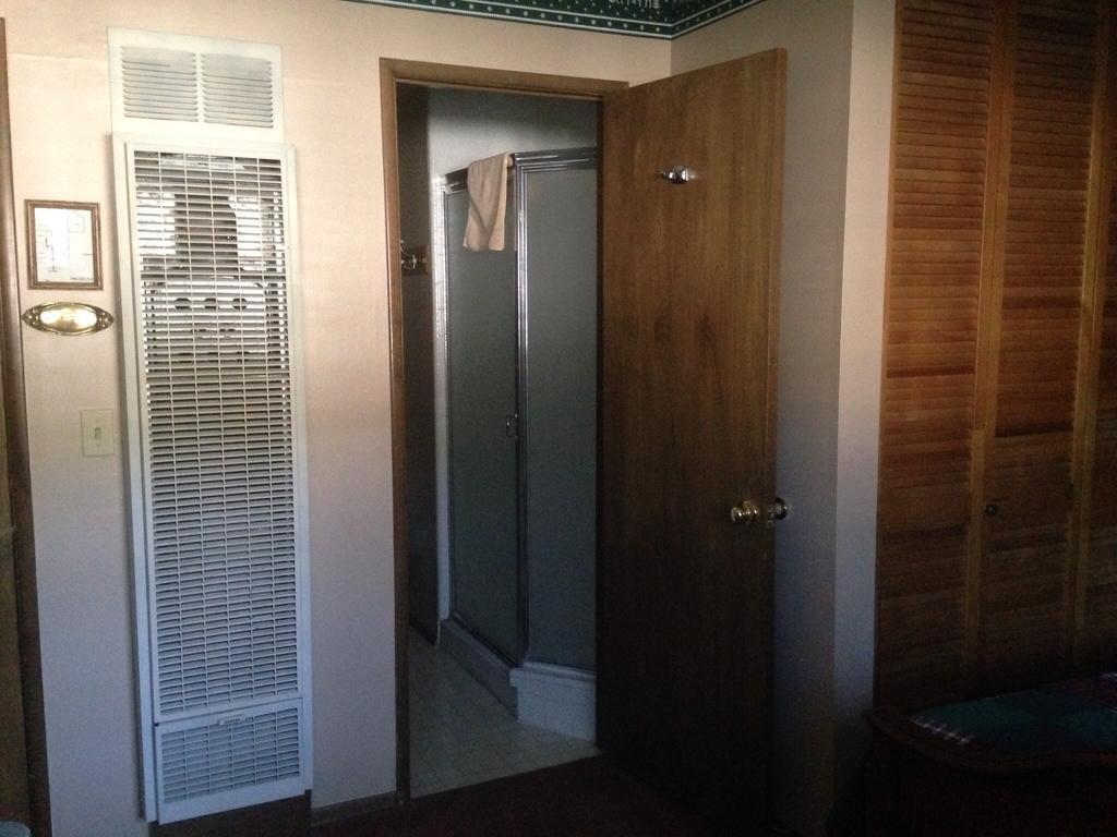بيغ بير لاكي، سان بيرناردينو، كاليفورنيا Switzerland Haus Bed And Breakfast Inn الغرفة الصورة
