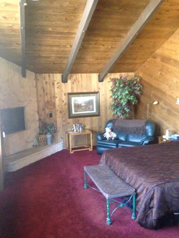 بيغ بير لاكي، سان بيرناردينو، كاليفورنيا Switzerland Haus Bed And Breakfast Inn الغرفة الصورة