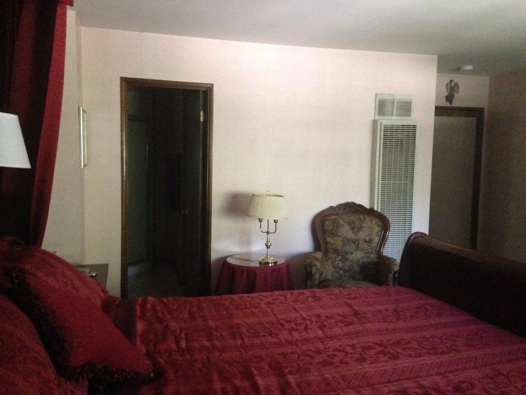 بيغ بير لاكي، سان بيرناردينو، كاليفورنيا Switzerland Haus Bed And Breakfast Inn الغرفة الصورة